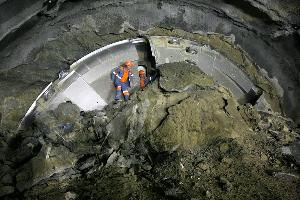 Cade il diaframma della canna Ovest del tunnel sotto il Monte Sion in Francia