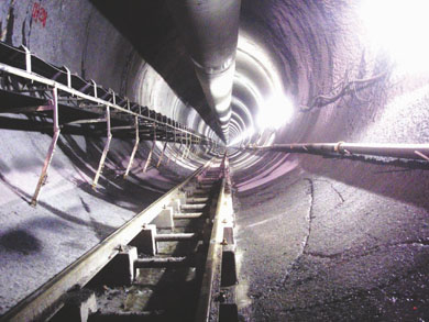 La terza TBM abbatte il diaframma nel tunnel di Karahnjukar