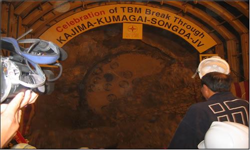Una TBM della Seli abbatte l'ultimo diaframma del tunnel idraulico di Dai Ninh in Vietnam